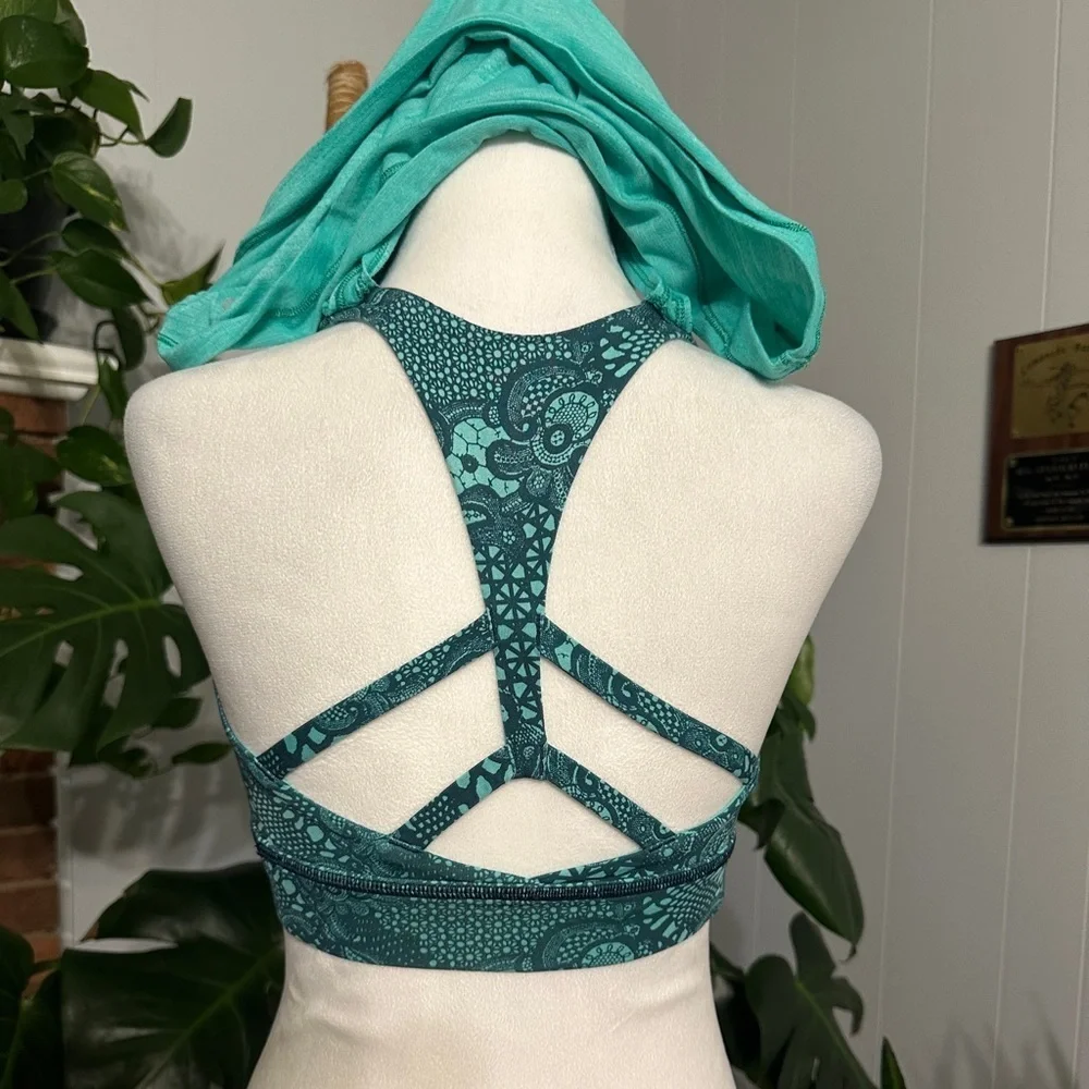 (Price firm) Lululemon Twisted back tank top size 4 excellent condition